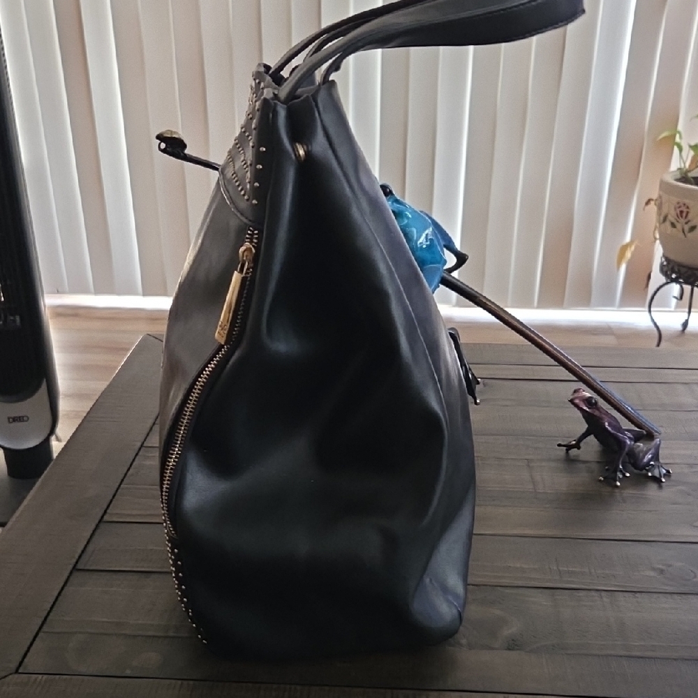 V 19.69 Italia Black Bag with Gold Accents - Picture 4 of 8